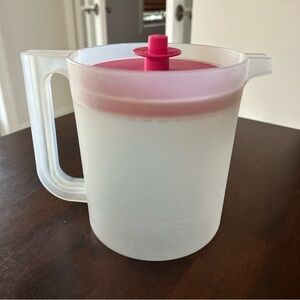 Tupperware 1.5 Quart Plastic Pitcher Clear Pink Button Lid 1575 Vintage